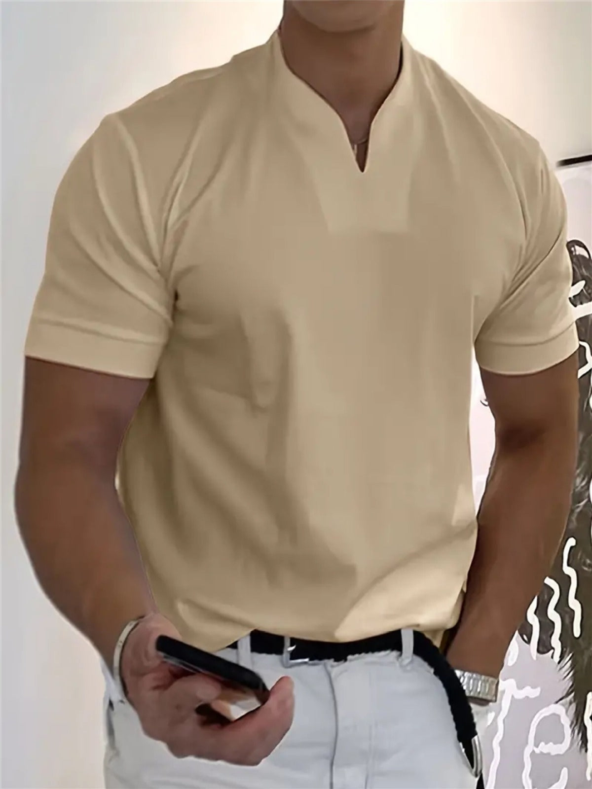Marina Roca Gonzalo - Camiseta con cuello en V transpirable y corte clásico – Caqui – photo 11