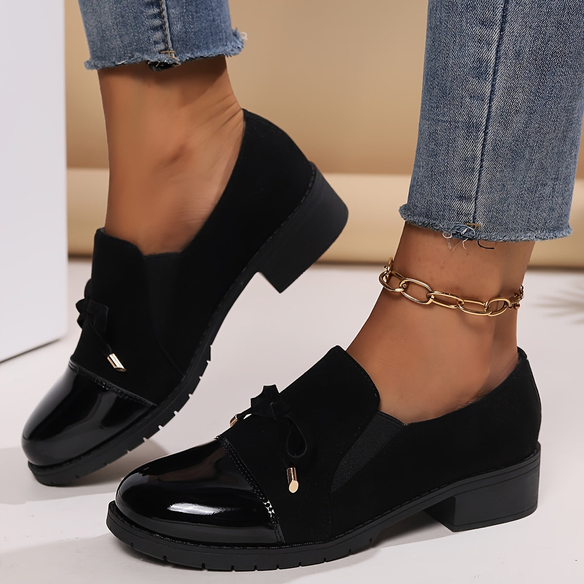 Anamartinezmadrid Graciela | Mocasines de Tacón Bajo con Puntera de Charol y Lazo – photo 2