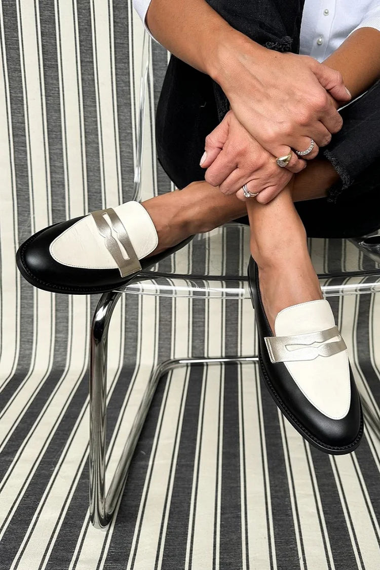 Anamartinezmadrid Guadalupe | Mocasines Bicolor Blanco y Negro con Detalle Metálico – photo 4