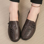 Anamartinezmadrid Josefina | Mocasines Blandos con Medallón Floral y Lazada – Marrón Oscuro – photo 2