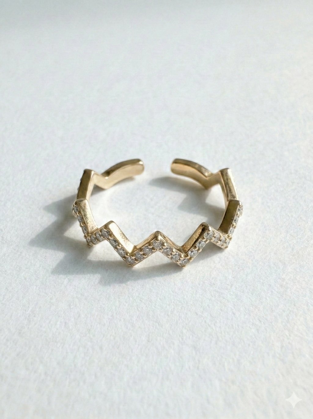 Marina Roca Anillo zigzag con piedras preciosas Martina – Dorado