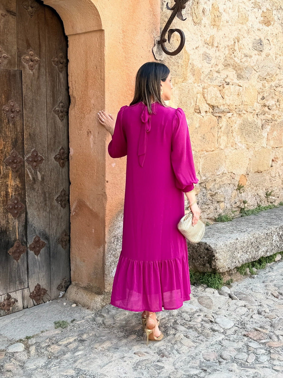 Anamartinezmadrid Andrea | Vestido Largo de Gasa con Volante Asimétrico en Buganvilla – photo 9