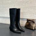 Anamartinezmadrid Aura | Botas Altas de Punta Fina con Tacón Medio – Negro
