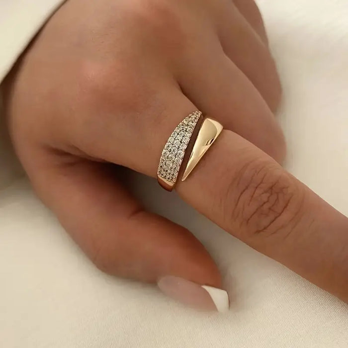 Lucrecia | Anillo elegante con piedras preciosas