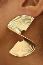 Marina Roca Pendientes de Metal Plisado – Oro – photo 3