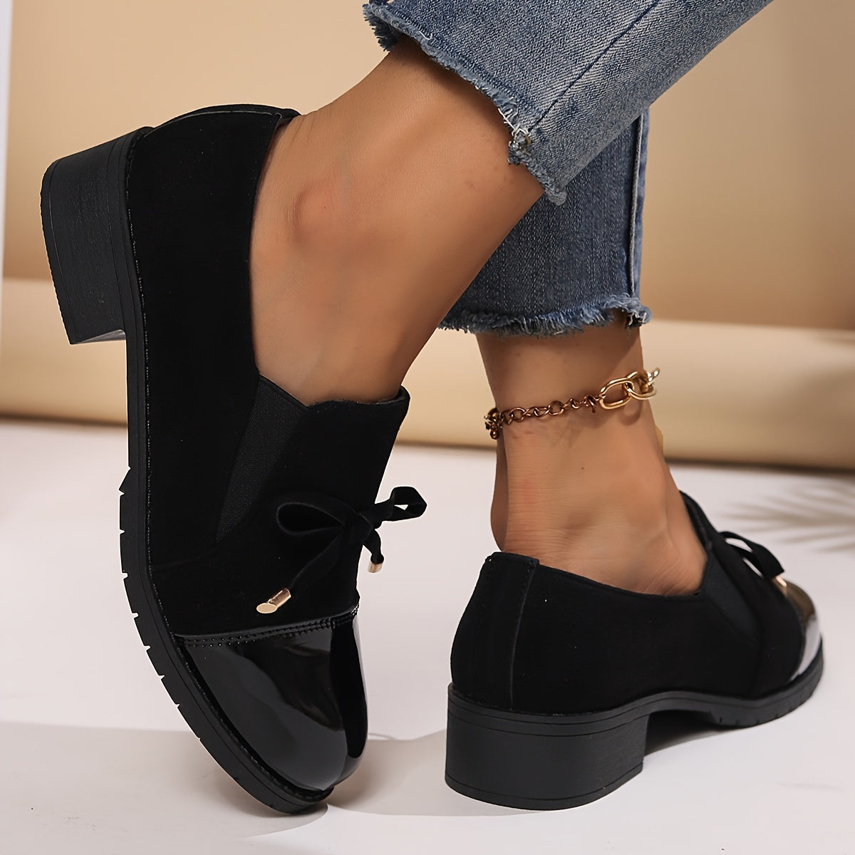 Anamartinezmadrid Graciela | Mocasines de Tacón Bajo con Puntera de Charol y Lazo – photo 9