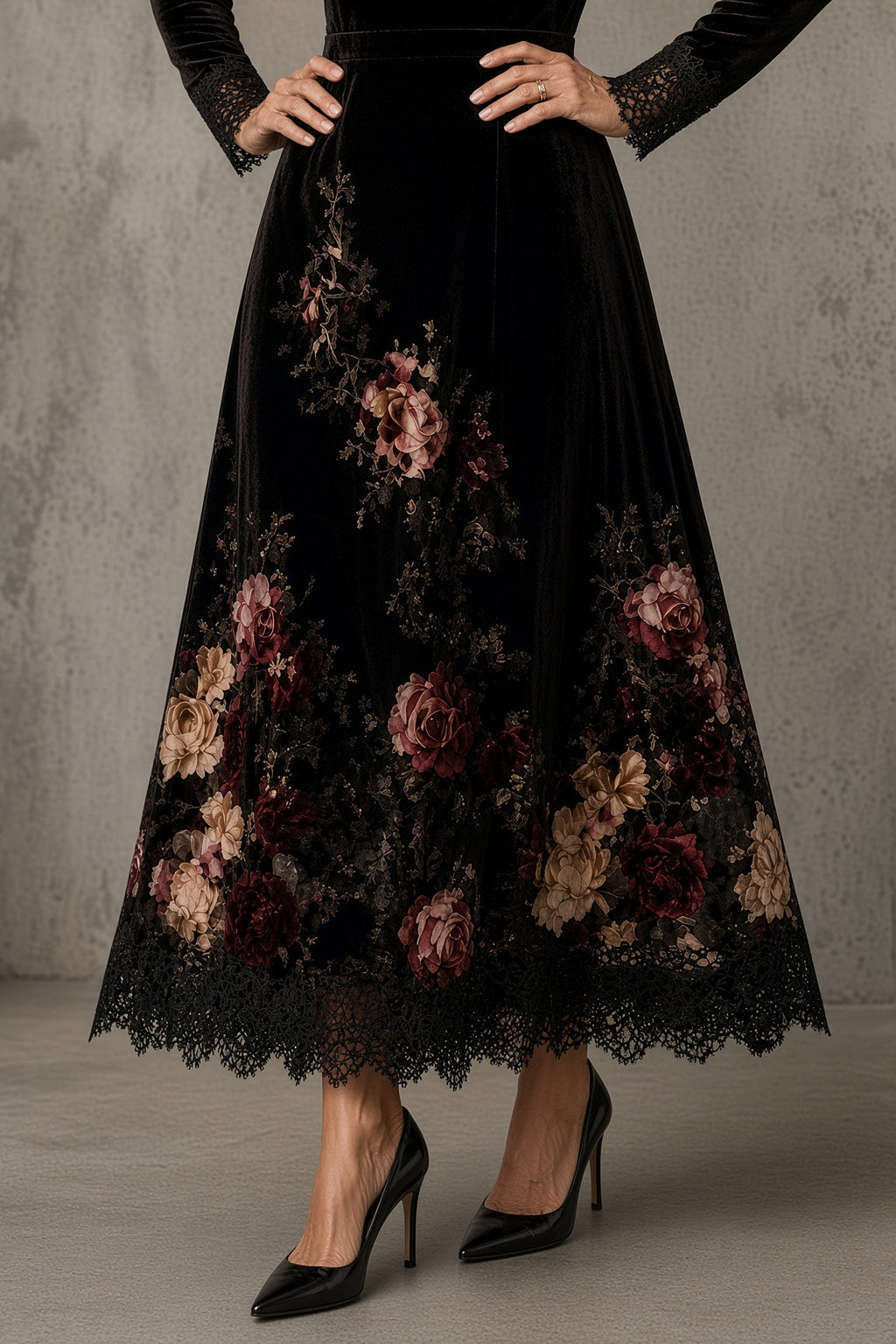 Anamartinezmadrid Luciana | Vestido de Terciopelo con Cuello Alto y Detalles de Encaje – photo 4