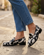 Anamartinezmadrid Olimpia | Mocasines Estampado de Vaca con Antifaz y Tacón Bajo – photo 2