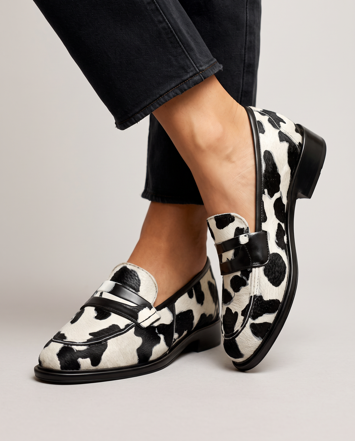 Anamartinezmadrid Olimpia | Mocasines Estampado de Vaca con Antifaz y Tacón Bajo