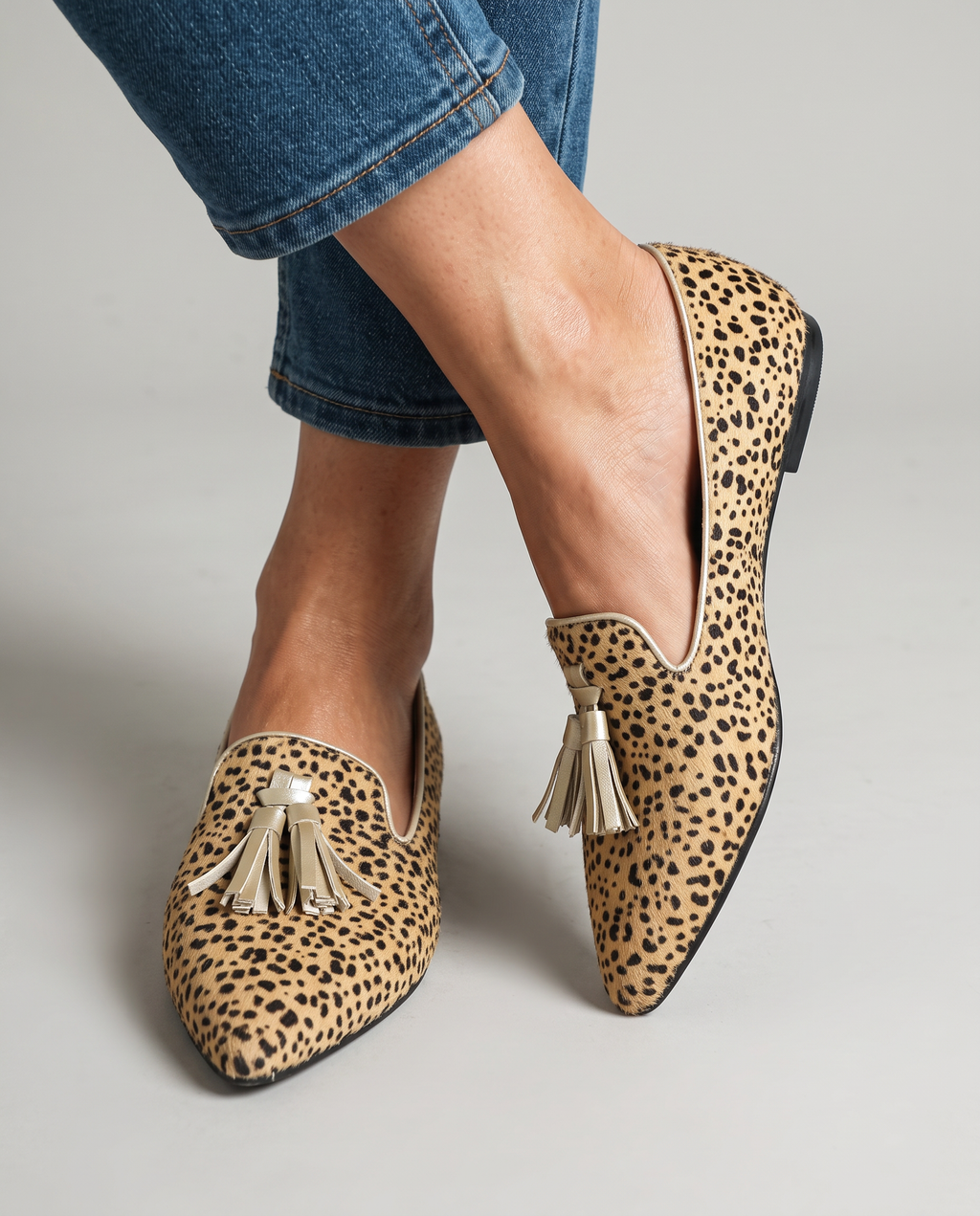 Anamartinezmadrid Vanesa | Mocasines de Punta Fina con Estampado de Guepardo y Borlas Doradas