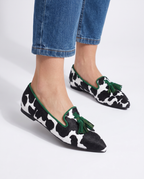 Anamartinezmadrid Edurne | Mocasines de Punta Fina con Estampado de Vaca y Borlas Verdes
