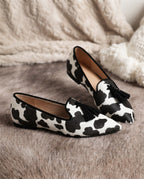 Anamartinezmadrid Claudia | Mocasines de Punta Fina con Estampado de Vaca y Borlas Negras – photo 2
