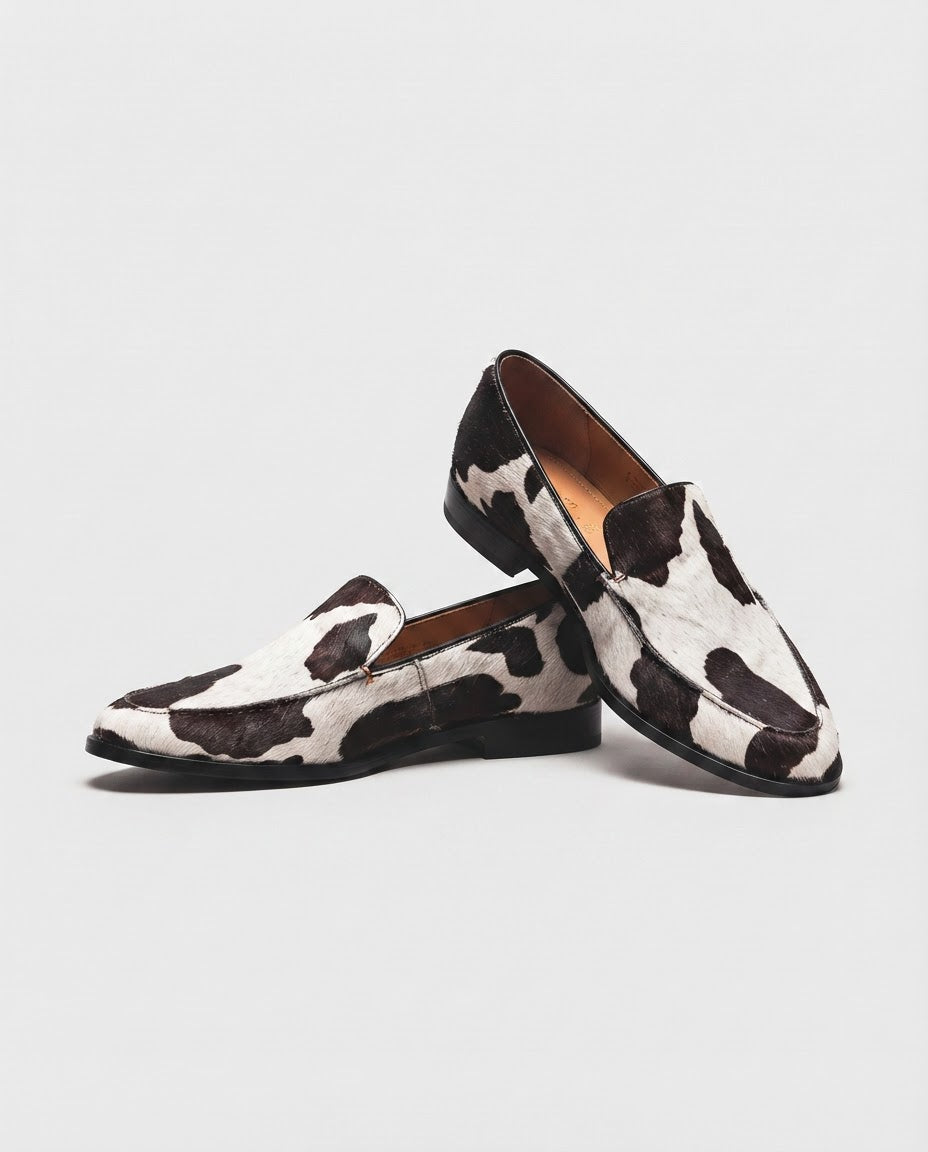 Anamartinezmadrid Anabel | Mocasines de Punta Fina con Estampado de Vaca y Suela Roja – photo 2