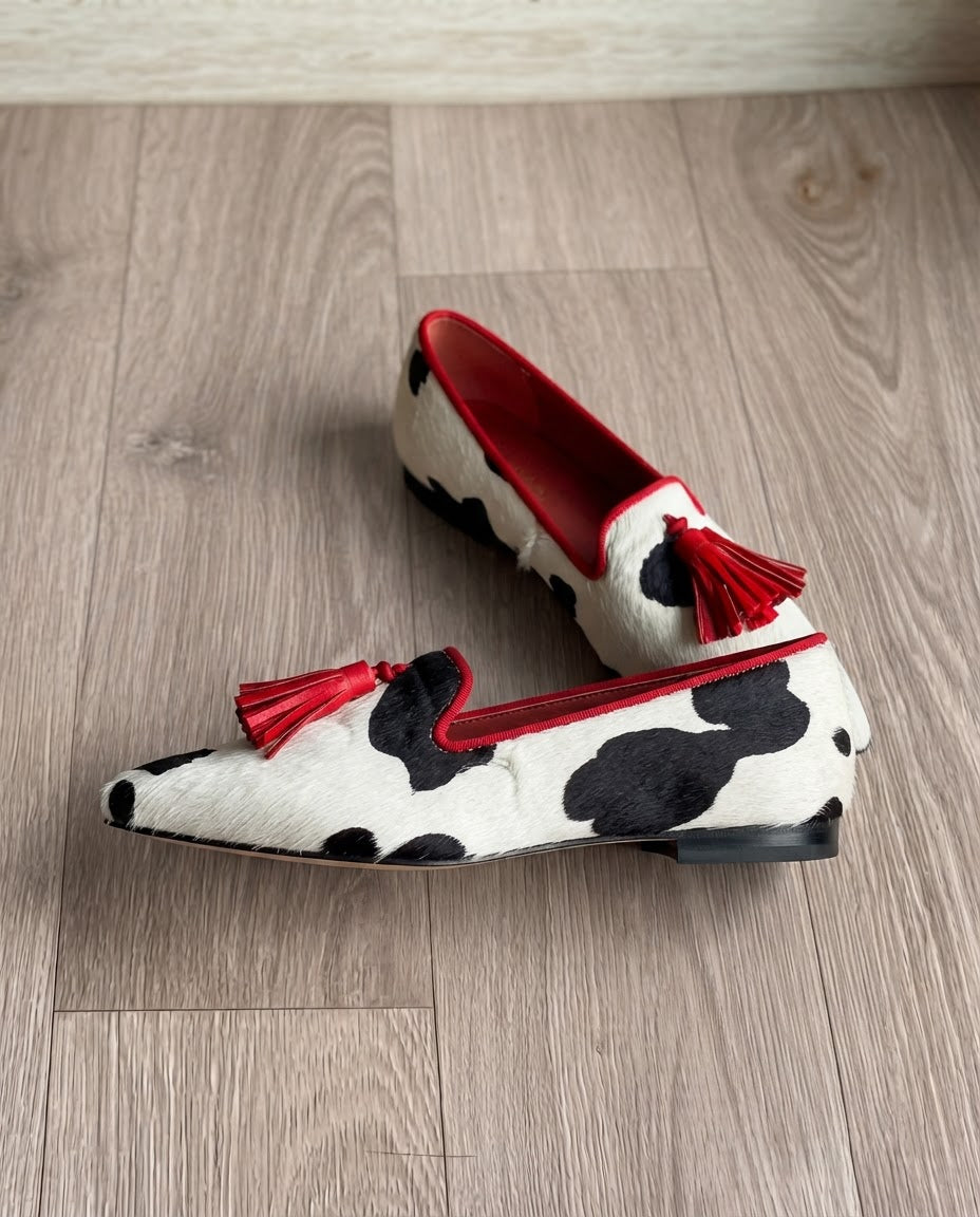 Anamartinezmadrid Carmina | Mocasines de Punta Fina con Estampado de Vaca y Borlas Rojas – photo 4