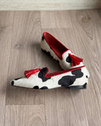 Anamartinezmadrid Carmina | Mocasines de Punta Fina con Estampado de Vaca y Borlas Rojas – photo 4