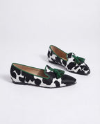 Anamartinezmadrid Edurne | Mocasines de Punta Fina con Estampado de Vaca y Borlas Verdes – photo 2