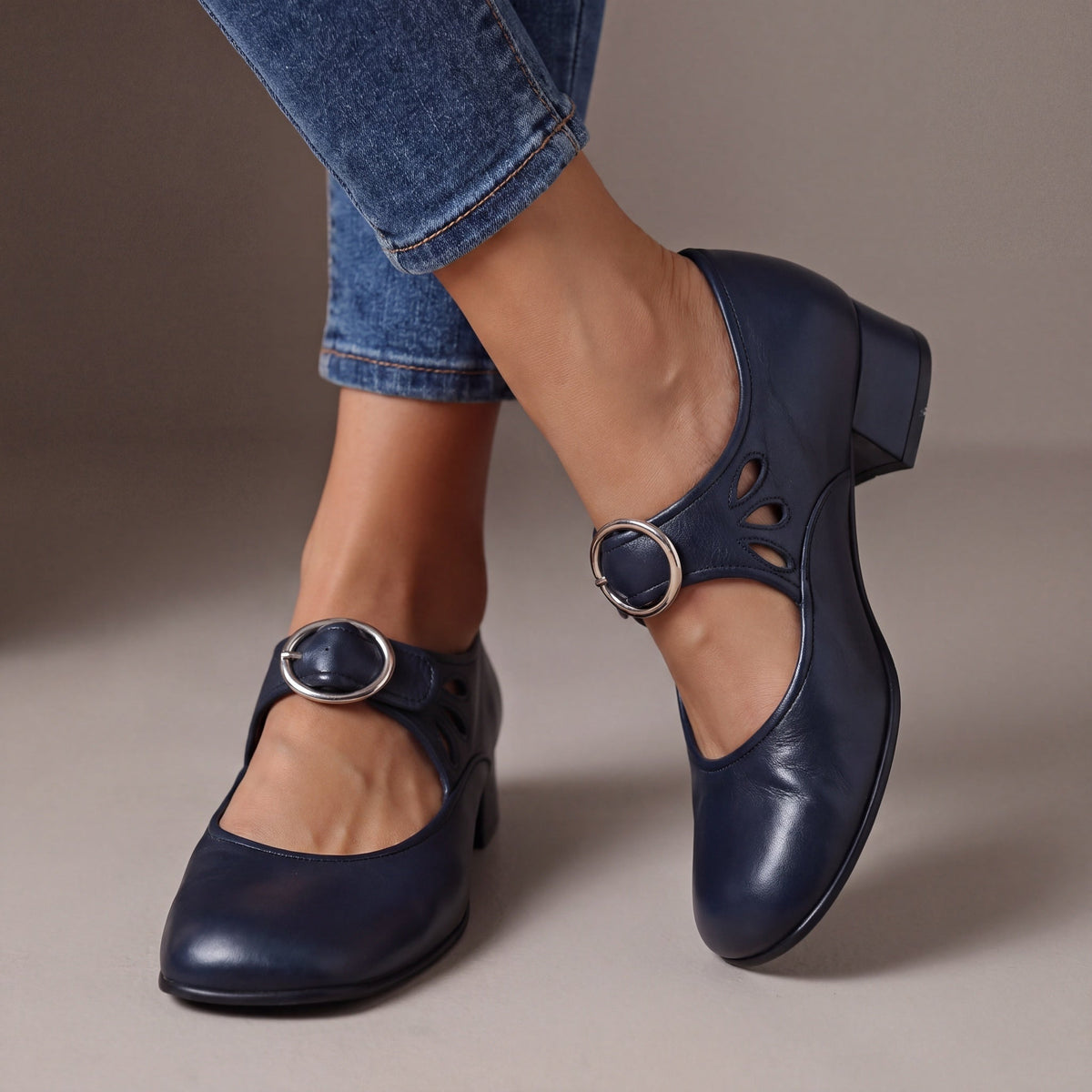Anamartinezmadrid Virginia | Merceditas de Piel con Tacón Bajo y Hebilla – Azul Marino – photo 4