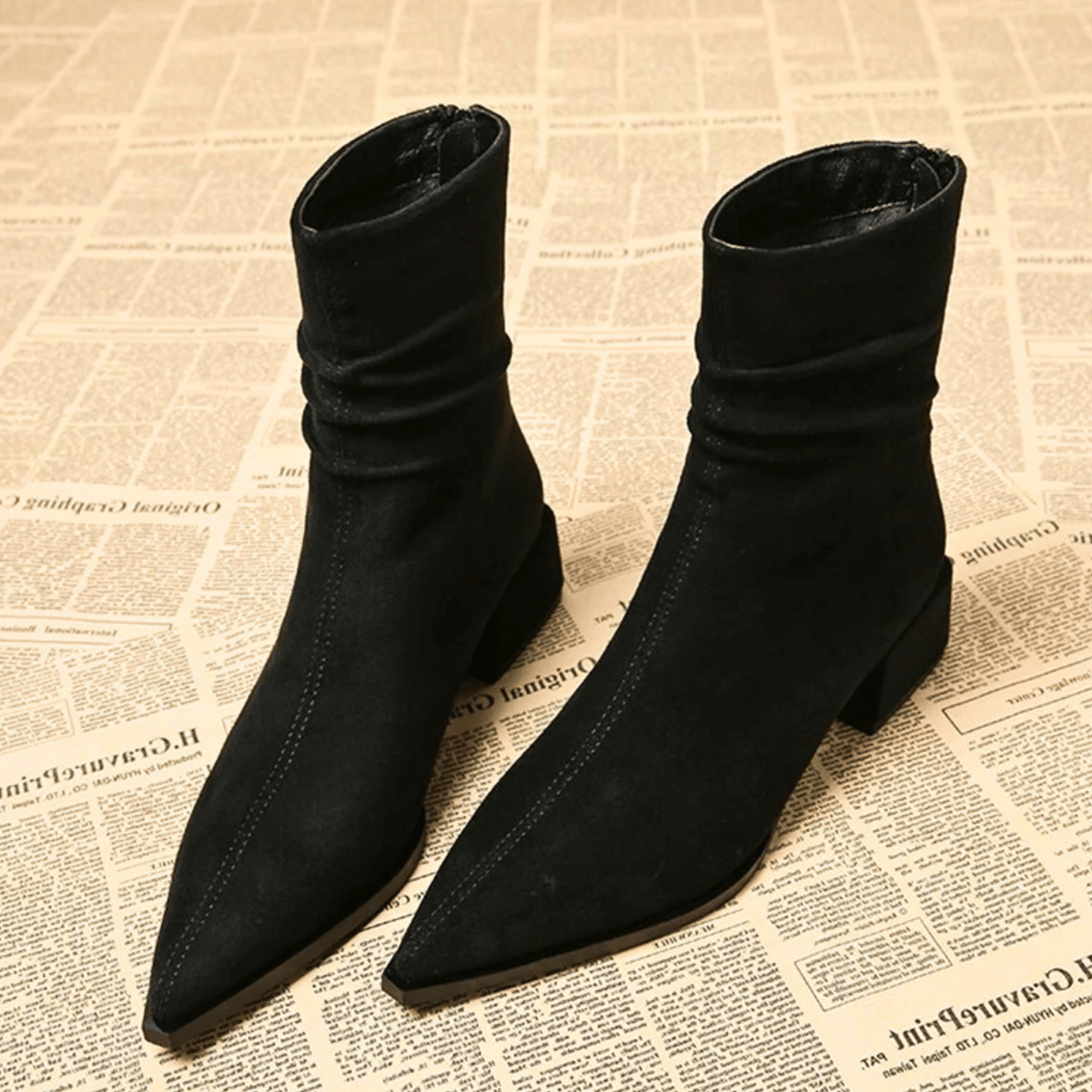 Anamartinezmadrid Natalia | Botines de Ante con Punta Fina y Tacón Bajo – Negro – photo 6