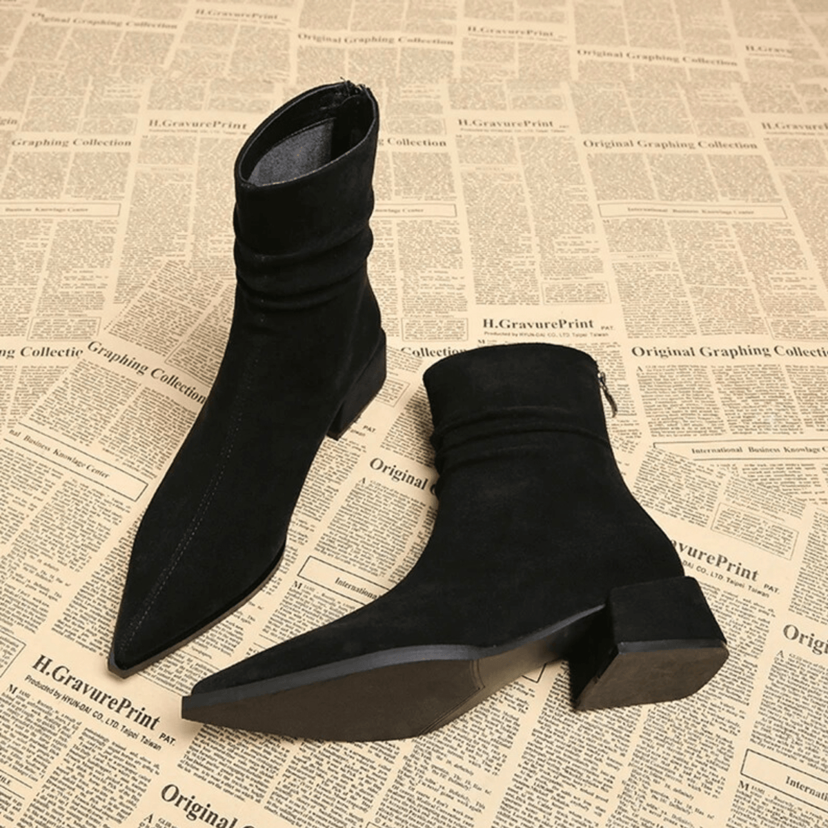 Anamartinezmadrid Natalia | Botines de Ante con Punta Fina y Tacón Bajo – photo 4