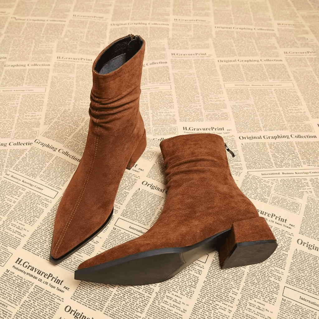 Anamartinezmadrid Natalia | Botines de Ante con Punta Fina y Tacón Bajo – photo 2