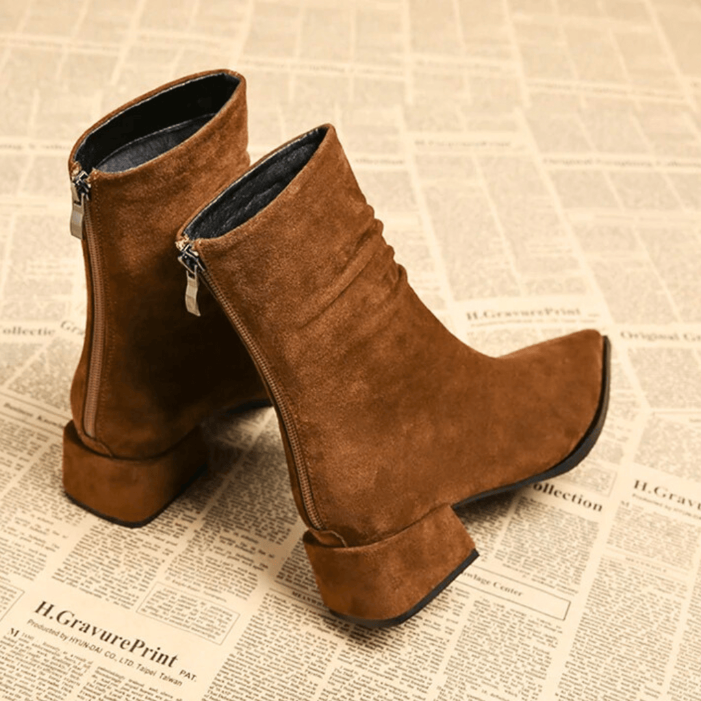 Anamartinezmadrid Natalia | Botines de Ante con Punta Fina y Tacón Bajo – photo 3