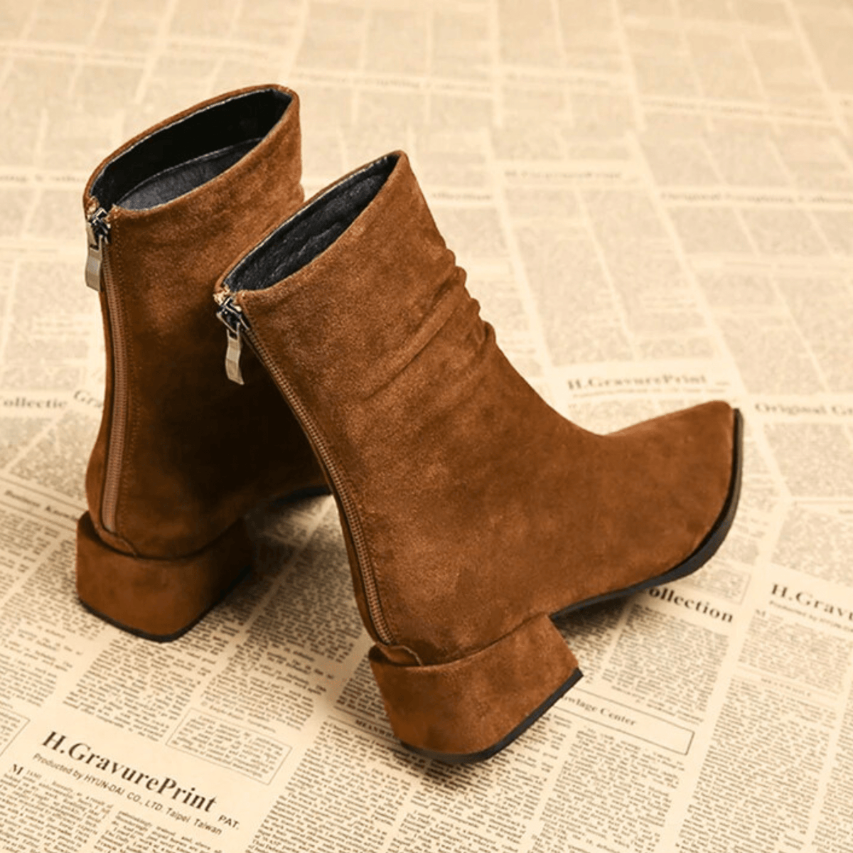 Anamartinezmadrid Natalia | Botines de Ante con Punta Fina y Tacón Bajo – photo 3