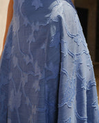 Paloma | Vestido Largo de Jacquard Floral Azul Escote Cuadrado Tirantes - Carmen Teruel