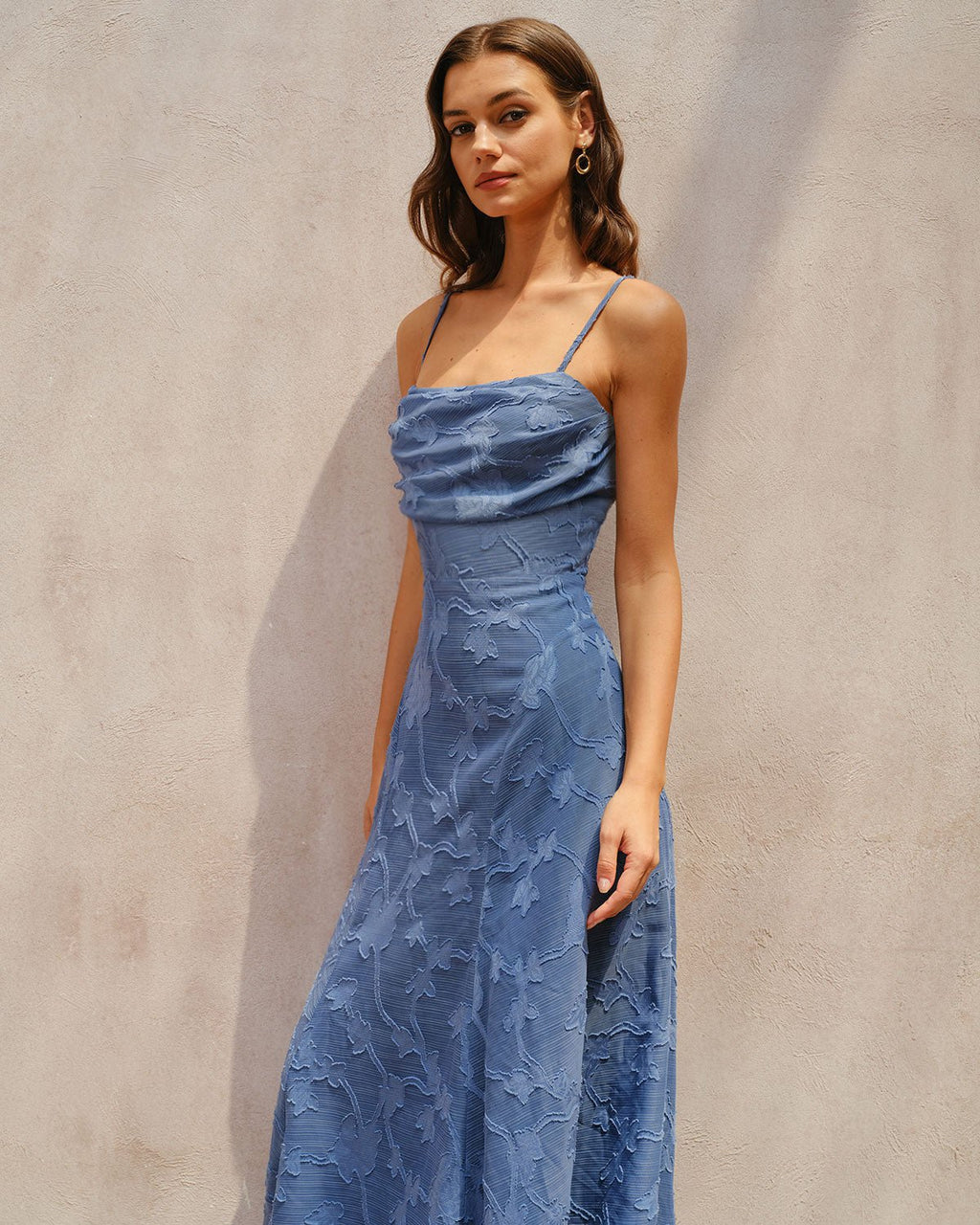 Paloma | Vestido Largo de Jacquard Floral Azul Escote Cuadrado Tirantes - Carmen Teruel