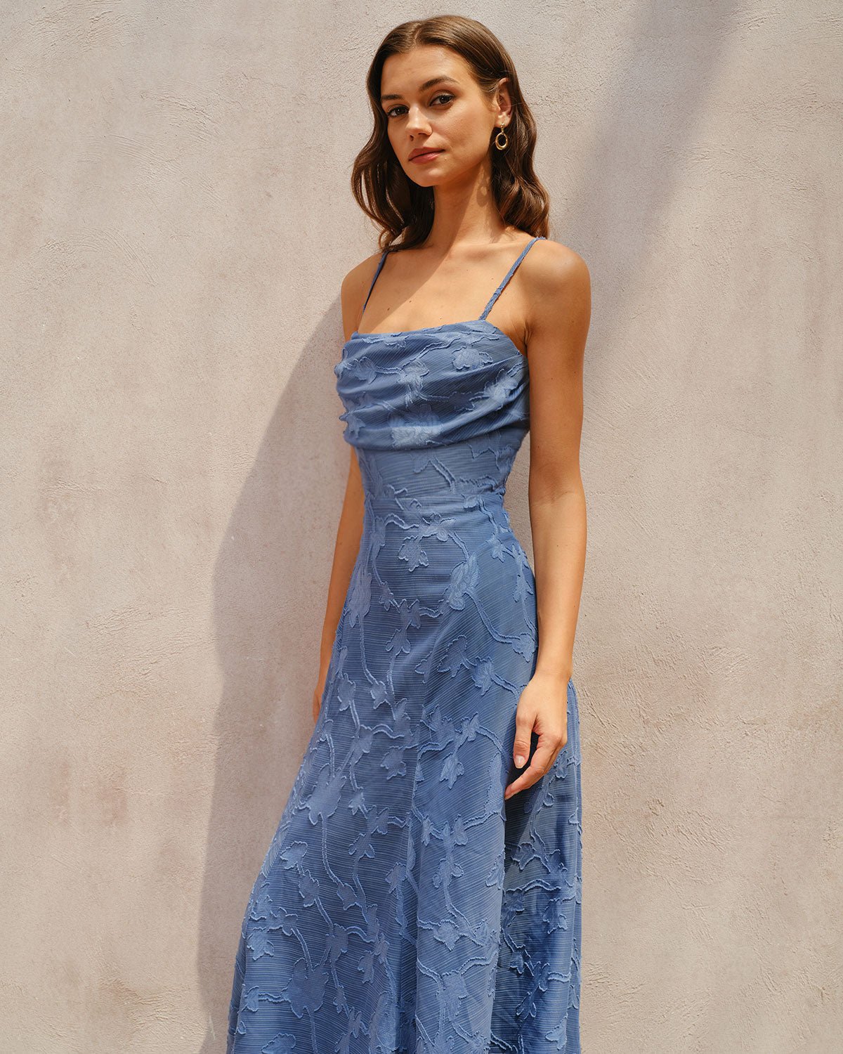 Paloma | Vestido Largo de Jacquard Floral Azul Escote Cuadrado Tirantes - Carmen Teruel