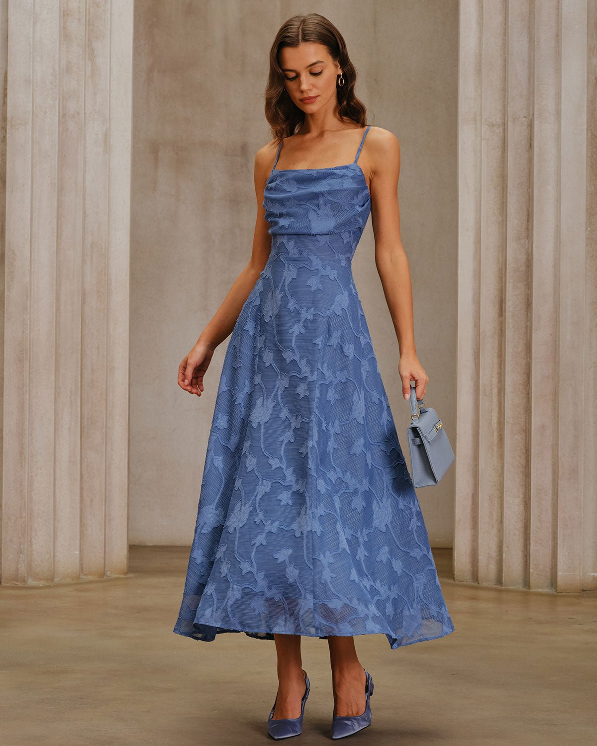 Paloma | Vestido Largo de Jacquard Floral Azul Escote Cuadrado Tirantes - Carmen Teruel
